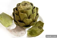 Artichokes with Creamy Skinny Garlic Dip for Light Entertaining