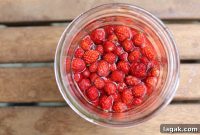 How to Ferment Strawberries with Honey and Whey