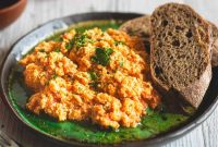Strapatsada (Kagianas): Classic Greek Tomato Scrambled Eggs Recipe