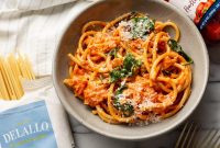 Creamy Roasted Red Pepper Pasta Recipe with Garlic and Basil