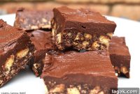 Hedgehog Cake Slice: No-Bake Chocolate & Biscuit Treat