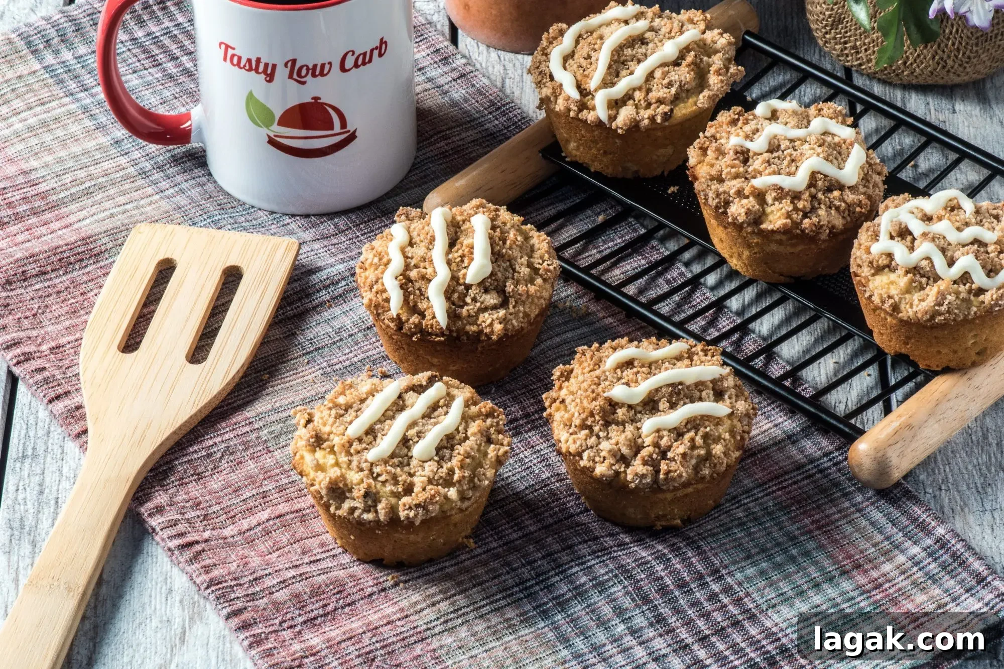 Muffin with crumb topping