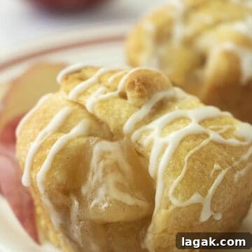 Top Apple and Pumpkin Desserts: 15 Fall Recipes to Try 7 An apple pie bite.