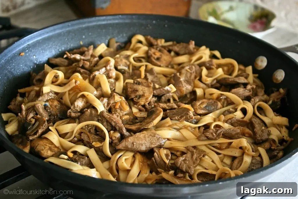 Mushroom Beef Lo Mein with Crisp Bean Sprouts 8 beef lo mein finished