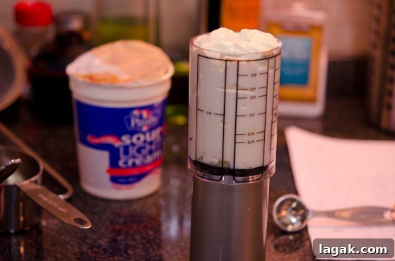 tutorial_-5 Sour cream makes the orange cake very moist