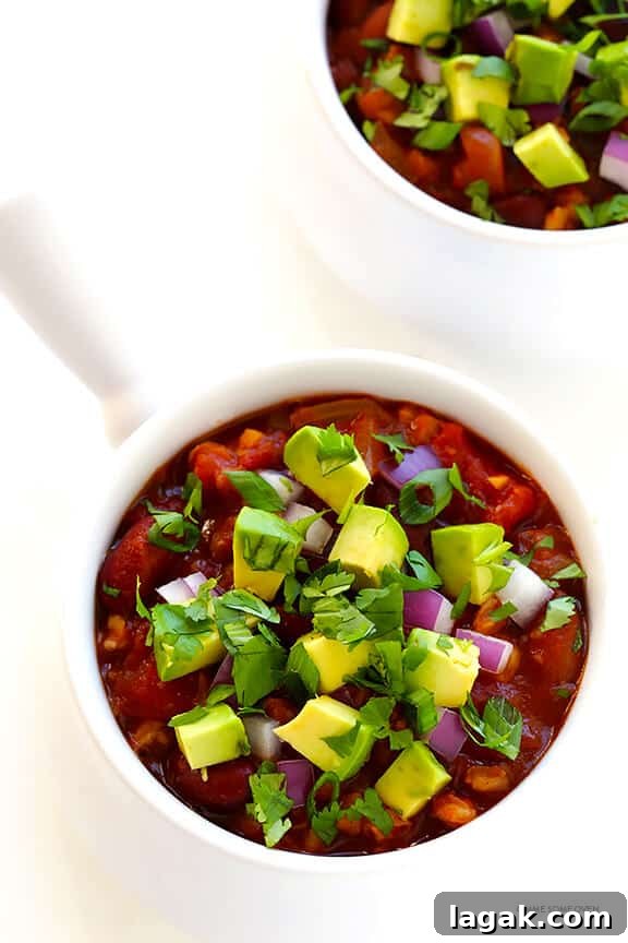 Slow Cooker Hearty Vegetarian Chili Recipe 2 Slow Cooker Vegetarian Chili Recipe -- easy to make in the crock pot or on the stovetop, naturally gluten-free and vegan, and SO delicious! | gimmesomeoven.com