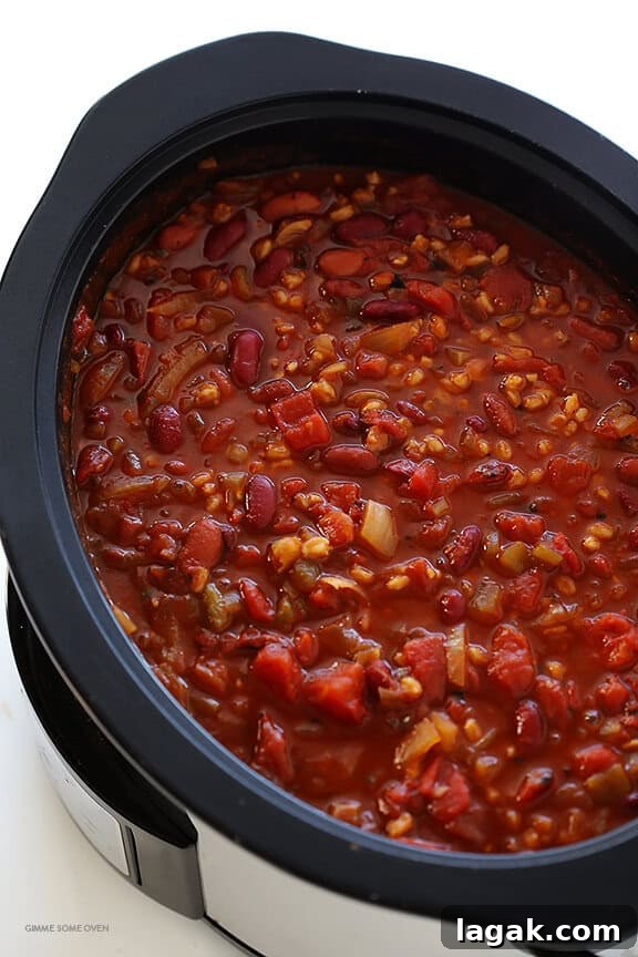 Slow Cooker Hearty Vegetarian Chili Recipe 3 Slow Cooker Vegetarian Chili Recipe -- easy to make in the crock pot or on the stovetop, naturally gluten-free and vegan, and SO delicious! | gimmesomeoven.com