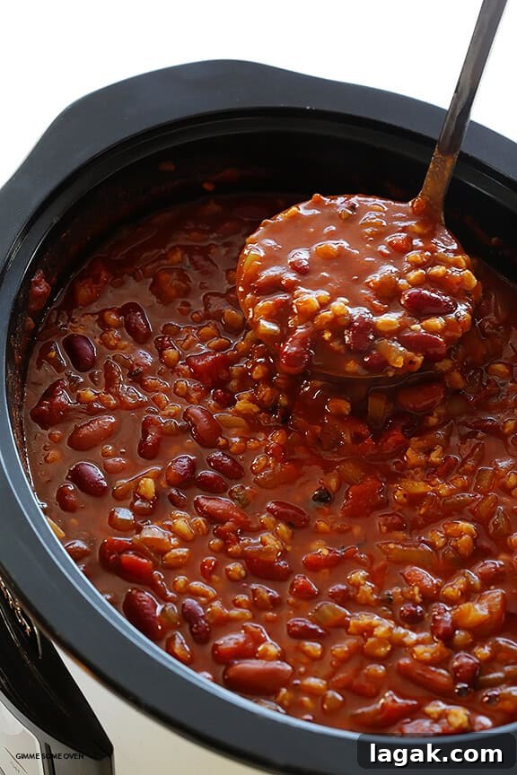 Slow Cooker Hearty Vegetarian Chili Recipe 4 Slow Cooker Vegetarian Chili Recipe -- easy to make in the crock pot or on the stovetop, naturally gluten-free and vegan, and SO delicious! | gimmesomeoven.com