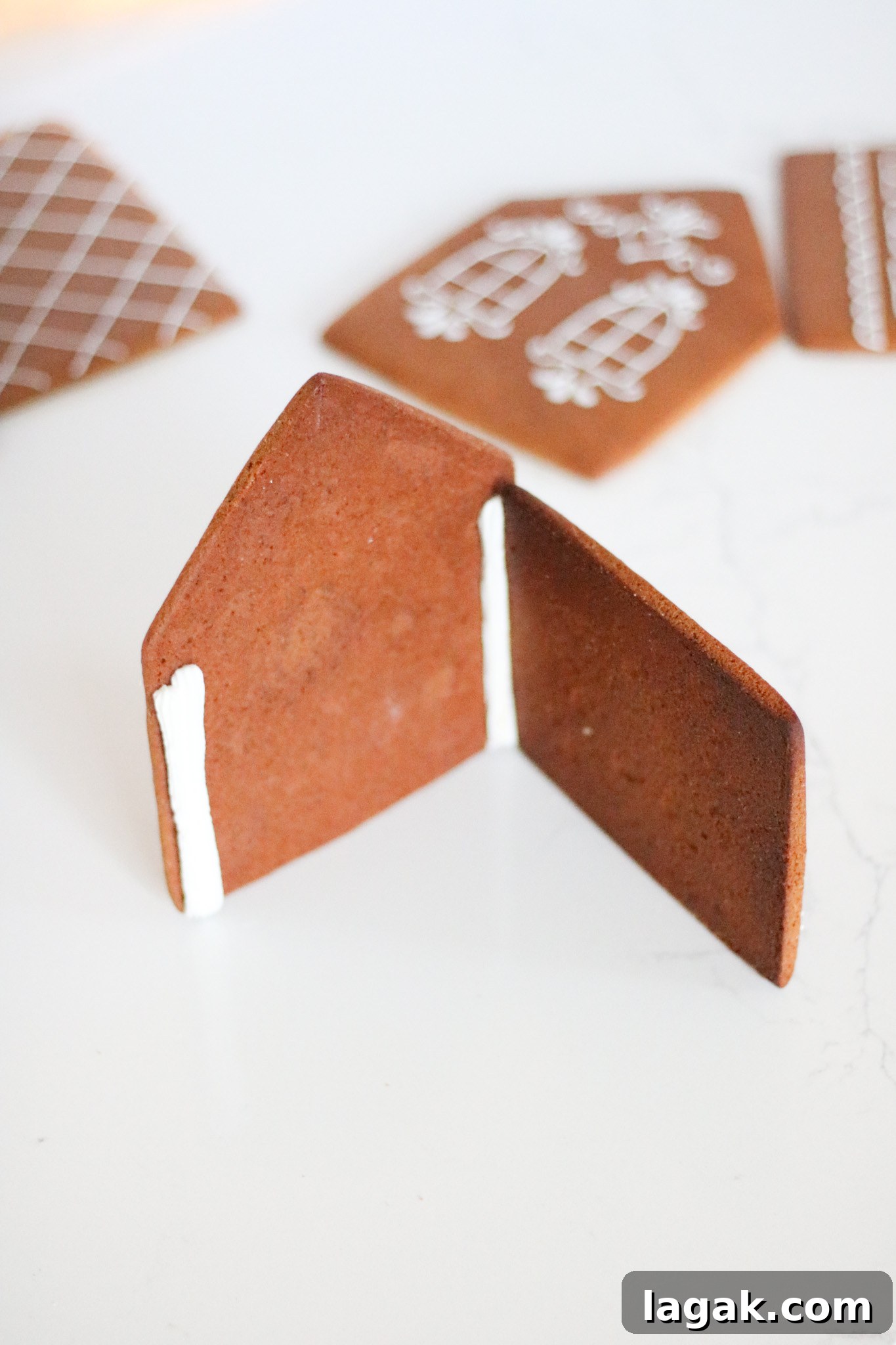 Perfect Gingerbread House: Step-by-Step Guide for a Stunning Holiday Display 6 img 55017 5