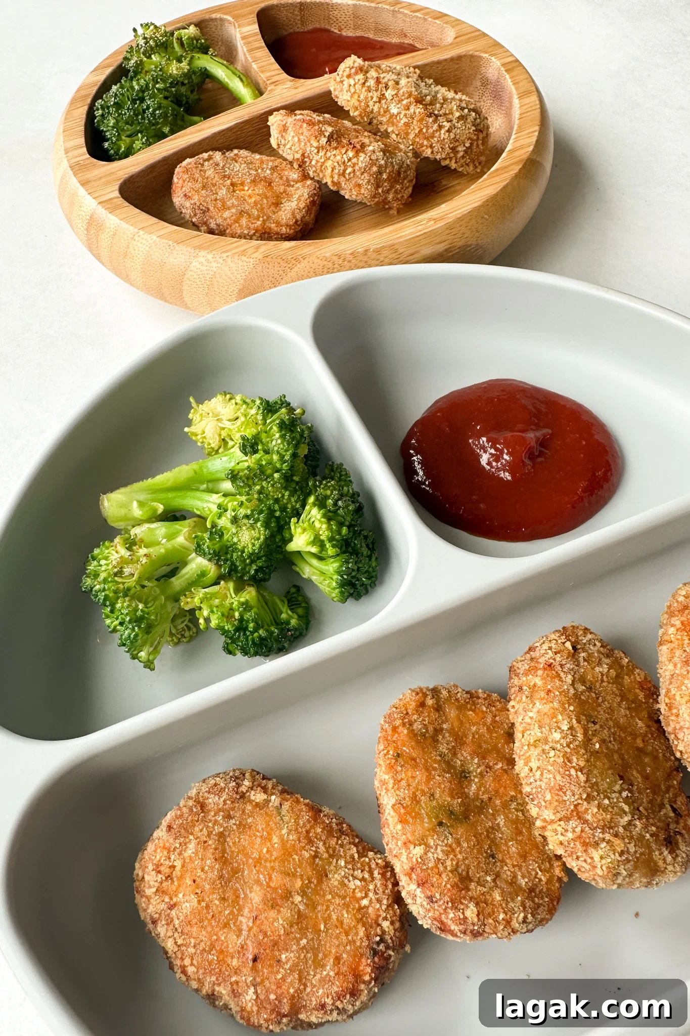Crispy Chicken Nuggets with Veggie Dip and Hidden Veggies 2 Veggie chicken nuggets served with broccoli and ketchup.