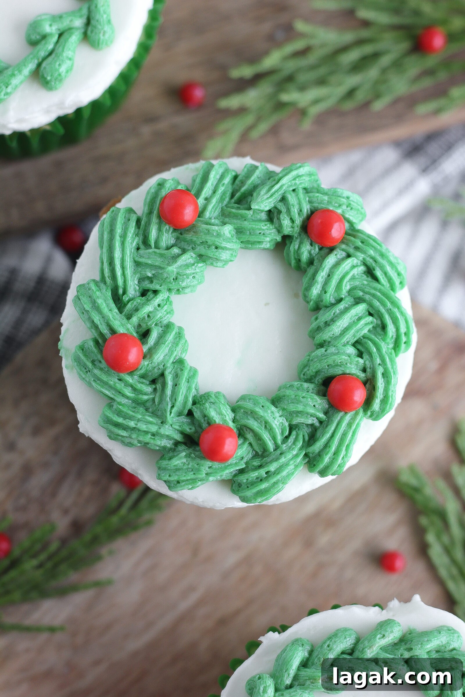 6 Creative Buttercream Wreath Cupcake Piping Ideas 4 Six wreath styles overview