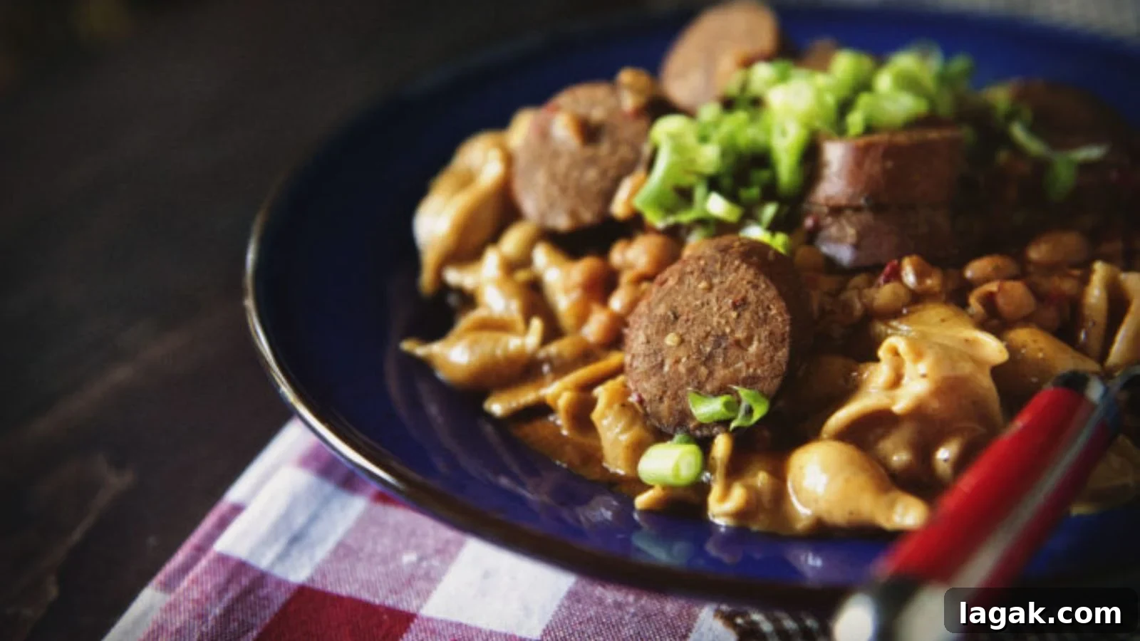 21 Slow Cooker Dinners for Stress-Free Weeknight Meals 9 Smoked sausage chili slow cooked with beans and deep flavor.