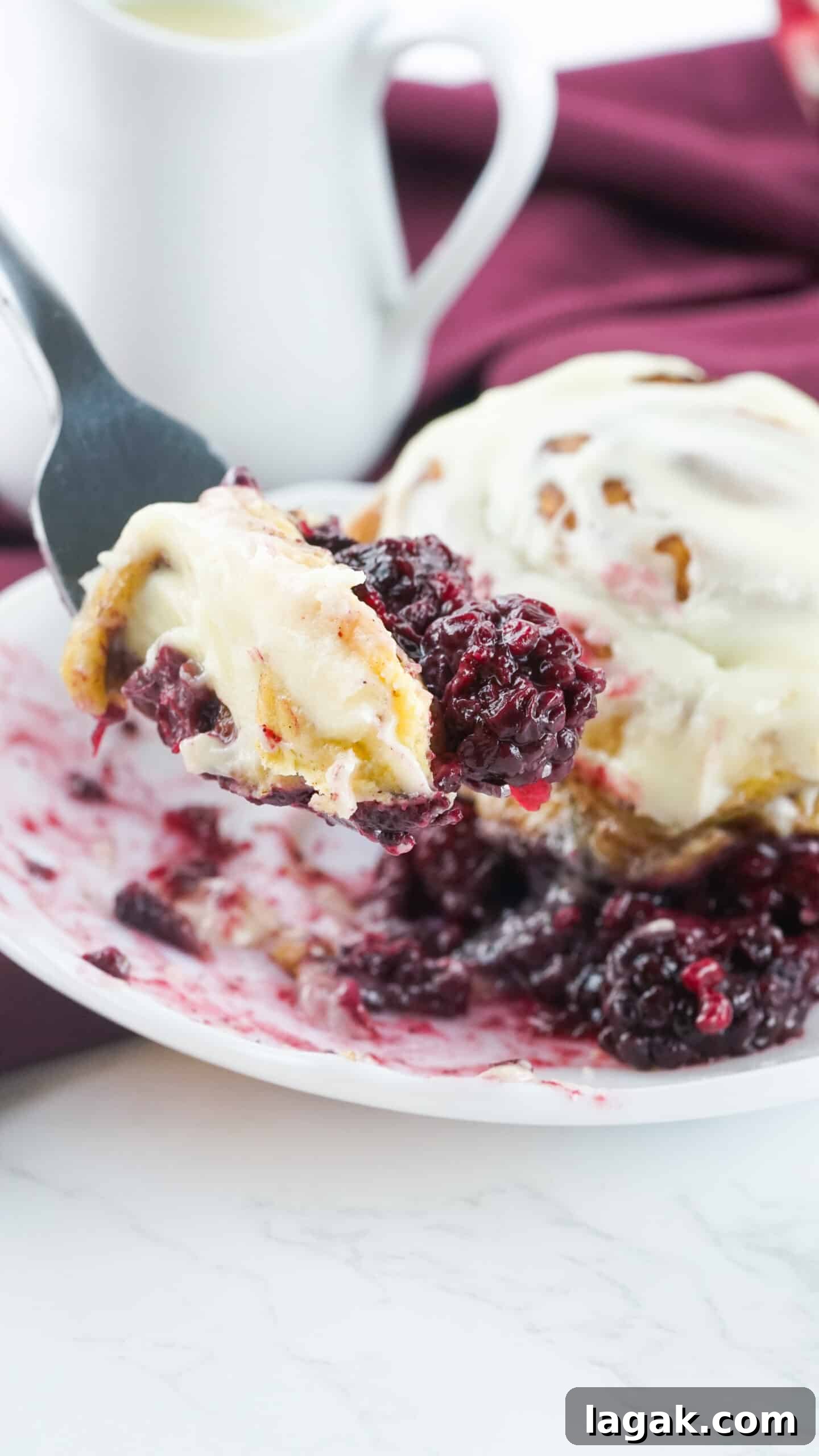 Classic Blackberry Cobbler Recipe for Perfect Summer Desserts 3 piece of blackberry cobbler on a fork