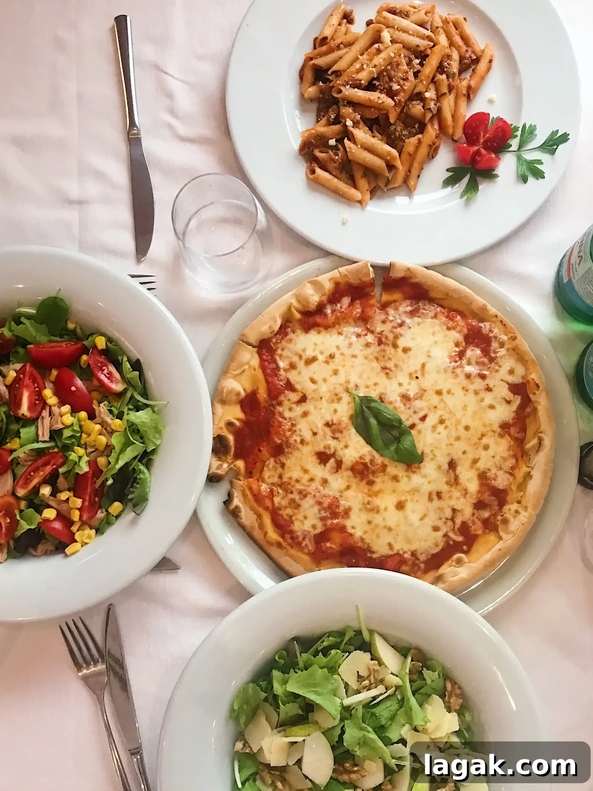 How to Find Gluten-Free Restaurants When Traveling 5 Finding Restaurants while Traveling Gluten-Free #glutenfree #glutenfreerecipes www.healthygffamily.com