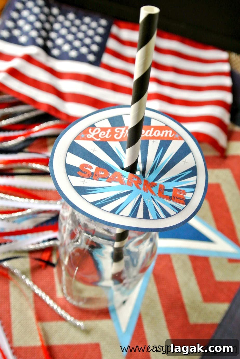 Free Printable Patriotic Straw Toppers and Cup Covers.