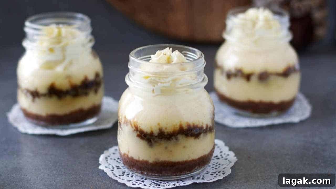 cinnamon roll cheesecake made in cute mason jars